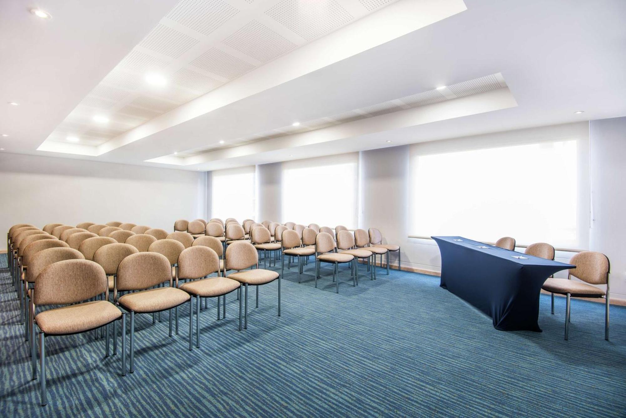 Hotel Hampton By Hilton 3*